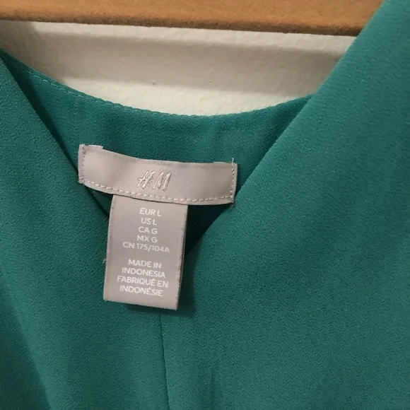 H & M Vneck Green Dress - Picture 4 of 6